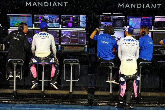 Fernando Alonso (ESP) Alpine F1 Team and Esteban Ocon (FRA) Alpine F1 Team on the pit gantry.
01.10.2022. Formula 1 World Championship, Rd 17, Singapore Grand Prix, Marina Bay Street Circuit, Singapore, Qualifying Day.
 - www.xpbimages.com, EMail: requests@xpbimages.com &copy; Copyright: Coates / XPB Images