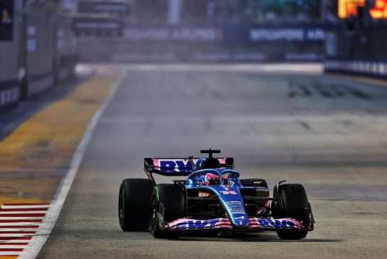 Fernando Alonso (ESP) Alpine F1 Team A522.
01.10.2022. Formula 1 World Championship, Rd 17, Singapore Grand Prix, Marina Bay Street Circuit, Singapore, Qualifying Day.
- www.xpbimages.com, EMail: requests@xpbimages.com &copy; Copyright: Moy / XPB Images