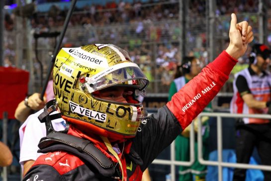 Charles Leclerc (MON) Ferrari celebrates his pole position in qualifying parc ferme.
01.10.2022. Formula 1 World Championship, Rd 17, Singapore Grand Prix, Marina Bay Street Circuit, Singapore, Qualifying Day.
 - www.xpbimages.com, EMail: requests@xpbimages.com &copy; Copyright: Coates / XPB Images