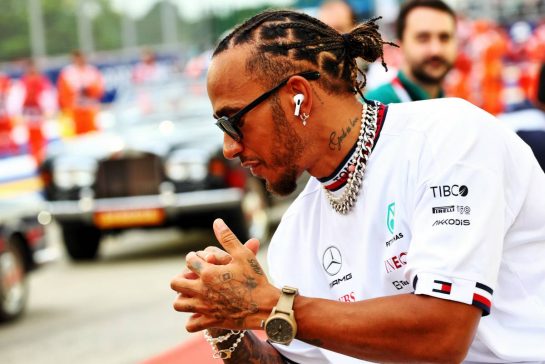 Lewis Hamilton (GBR) Mercedes AMG F1 on the drivers parade.
02.10.2022. Formula 1 World Championship, Rd 17, Singapore Grand Prix, Marina Bay Street Circuit, Singapore, Race Day.
 - www.xpbimages.com, EMail: requests@xpbimages.com &copy; Copyright: Coates / XPB Images