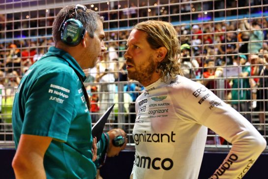 Sebastian Vettel (GER) Aston Martin F1 Team on the grid.
02.10.2022. Formula 1 World Championship, Rd 17, Singapore Grand Prix, Marina Bay Street Circuit, Singapore, Race Day.
- www.xpbimages.com, EMail: requests@xpbimages.com &copy; Copyright: Batchelor / XPB Images