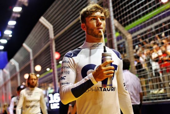 Pierre Gasly (FRA) AlphaTauri on the grid.
02.10.2022. Formula 1 World Championship, Rd 17, Singapore Grand Prix, Marina Bay Street Circuit, Singapore, Race Day.
- www.xpbimages.com, EMail: requests@xpbimages.com &copy; Copyright: Batchelor / XPB Images
