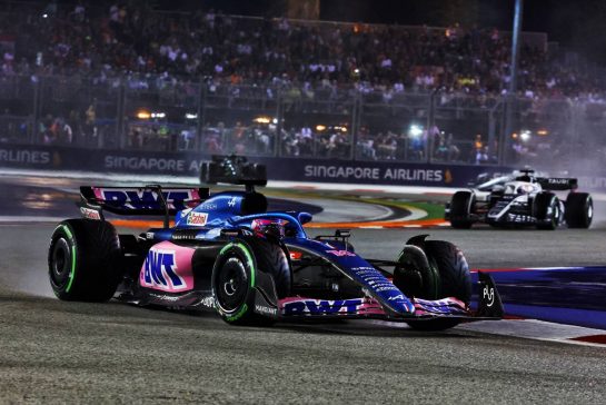 Fernando Alonso (ESP) Alpine F1 Team A522.
02.10.2022. Formula 1 World Championship, Rd 17, Singapore Grand Prix, Marina Bay Street Circuit, Singapore, Race Day.
- www.xpbimages.com, EMail: requests@xpbimages.com &copy; Copyright: Charniaux / XPB Images