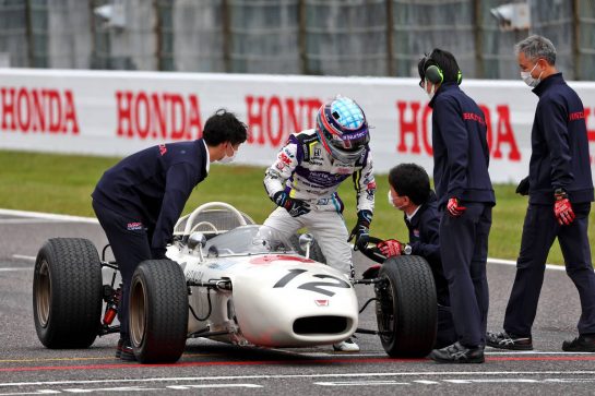 Takuma Sato (JPN) with a vintage Honda.
09.10.2022. Formula 1 World Championship, Rd 18, Japanese Grand Prix, Suzuka, Japan, Race Day.
 - www.xpbimages.com, EMail: requests@xpbimages.com &copy; Copyright: Coates / XPB Images