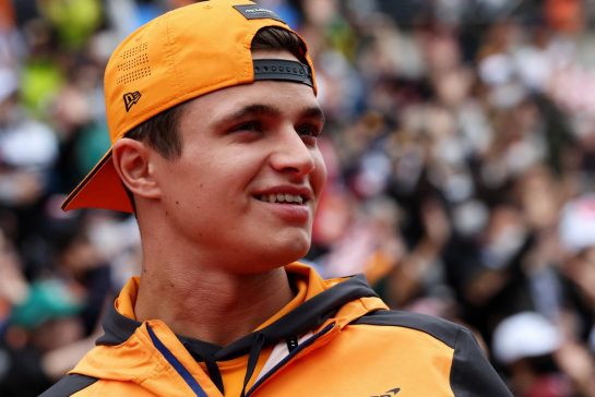 Lando Norris (GBR) McLaren on the drivers parade.
09.10.2022. Formula 1 World Championship, Rd 18, Japanese Grand Prix, Suzuka, Japan, Race Day.
- www.xpbimages.com, EMail: requests@xpbimages.com &copy; Copyright: Bearne / XPB Images