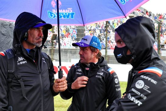 Fernando Alonso (ESP) Alpine F1 Team on the grid.
09.10.2022. Formula 1 World Championship, Rd 18, Japanese Grand Prix, Suzuka, Japan, Race Day.
- www.xpbimages.com, EMail: requests@xpbimages.com &copy; Copyright: Moy / XPB Images