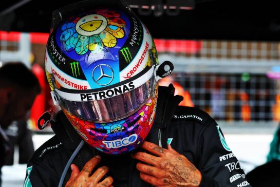 Lewis Hamilton (GBR) Mercedes AMG F1 on the grid.
09.10.2022. Formula 1 World Championship, Rd 18, Japanese Grand Prix, Suzuka, Japan, Race Day.
 - www.xpbimages.com, EMail: requests@xpbimages.com &copy; Copyright: Coates / XPB Images