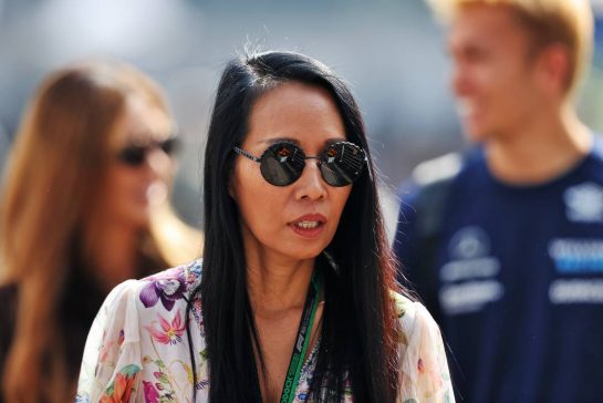Kankamol Albon, mother of Alexander Albon (THA) Williams Racing.
28.10.2022. Formula 1 World Championship, Rd 20, Mexican Grand Prix, Mexico City, Mexico, Practice Day.
- www.xpbimages.com, EMail: requests@xpbimages.com &copy; Copyright: Moy / XPB Images