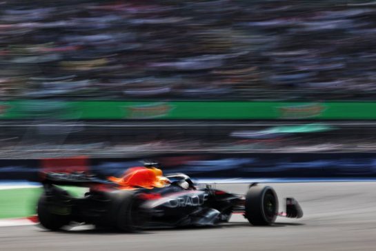 Max Verstappen (NLD) Red Bull Racing RB18.
28.10.2022. Formula 1 World Championship, Rd 20, Mexican Grand Prix, Mexico City, Mexico, Practice Day.
- www.xpbimages.com, EMail: requests@xpbimages.com &copy; Copyright: Bearne / XPB Images