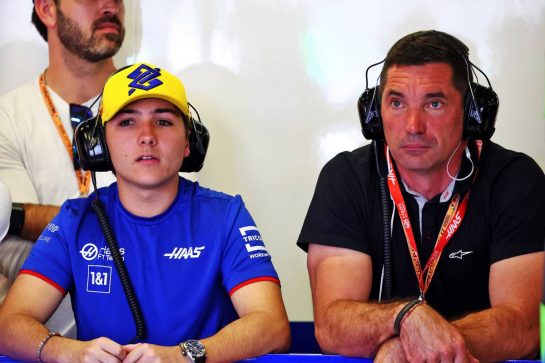 (L to R): Enzo Fittiapldi (BRA) Ferrari Academy Driver and Max Papis (ITA).
28.10.2022. Formula 1 World Championship, Rd 20, Mexican Grand Prix, Mexico City, Mexico, Practice Day.
- www.xpbimages.com, EMail: requests@xpbimages.com &copy; Copyright: Batchelor / XPB Images
