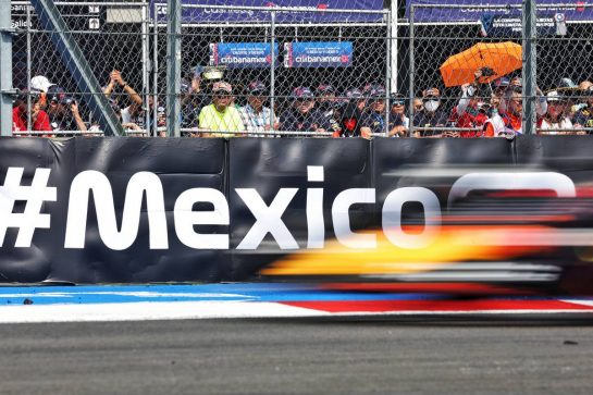 Red Bull Racing RB18.
29.10.2022. Formula 1 World Championship, Rd 20, Mexican Grand Prix, Mexico City, Mexico, Qualifying Day.
- www.xpbimages.com, EMail: requests@xpbimages.com &copy; Copyright: Bearne / XPB Images