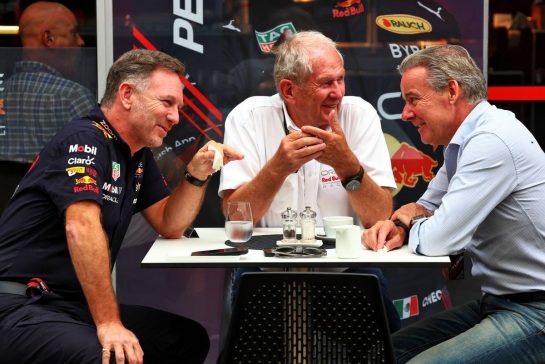 (L to R): Christian Horner (GBR) Red Bull Racing Team Principal with Dr Helmut Marko (AUT) Red Bull Motorsport Consultant and Raymond Vermeulen (NLD) Driver Manager.
11.11.2022. Formula 1 World Championship, Rd 21, Brazilian Grand Prix, Sao Paulo, Brazil, Qualifying Day.
- www.xpbimages.com, EMail: requests@xpbimages.com © Copyright: Coates / XPB Images