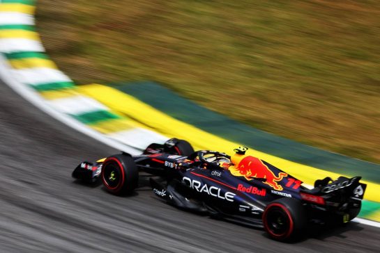 Sergio Perez (MEX) Red Bull Racing RB18.
11.11.2022. Formula 1 World Championship, Rd 21, Brazilian Grand Prix, Sao Paulo, Brazil, Qualifying Day.
- www.xpbimages.com, EMail: requests@xpbimages.com © Copyright: Coates / XPB Images