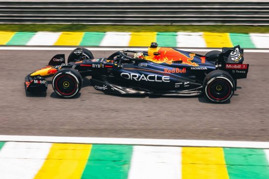 Max Verstappen (NLD) Red Bull Racing RB18.
11.11.2022. Formula 1 World Championship, Rd 21, Brazilian Grand Prix, Sao Paulo, Brazil, Qualifying Day.
- www.xpbimages.com, EMail: requests@xpbimages.com © Copyright: Bearne / XPB Images