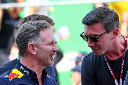 (L to R): Christian Horner (GBR) Red Bull Racing Team Principal with Mark Mateschitz (AUT) Red Bull Co-Owner on the grid.
13.11.2022. Formula 1 World Championship, Rd 21, Brazilian Grand Prix, Sao Paulo, Brazil, Race Day.
- www.xpbimages.com, EMail: requests@xpbimages.com © Copyright: Batchelor / XPB Images