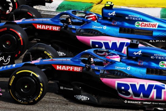 Fernando Alonso (ESP) Alpine F1 Team A522 and Esteban Ocon (FRA) Alpine F1 Team A522 battle for position.
13.11.2022. Formula 1 World Championship, Rd 21, Brazilian Grand Prix, Sao Paulo, Brazil, Race Day.
- www.xpbimages.com, EMail: requests@xpbimages.com © Copyright: Bearne / XPB Images