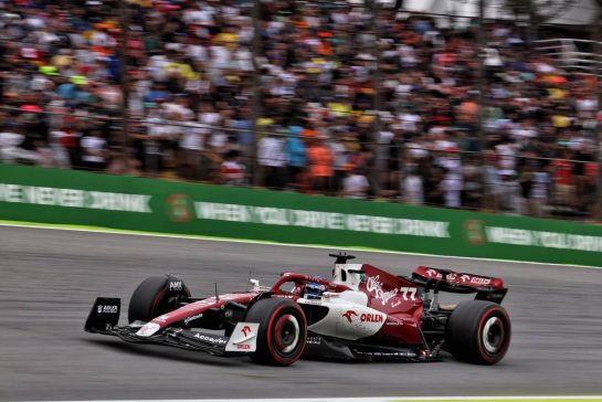 Valtteri Bottas (FIN) Alfa Romeo F1 Team C42.
13.11.2022. Formula 1 World Championship, Rd 21, Brazilian Grand Prix, Sao Paulo, Brazil, Race Day.
- www.xpbimages.com, EMail: requests@xpbimages.com © Copyright: Bearne / XPB Images