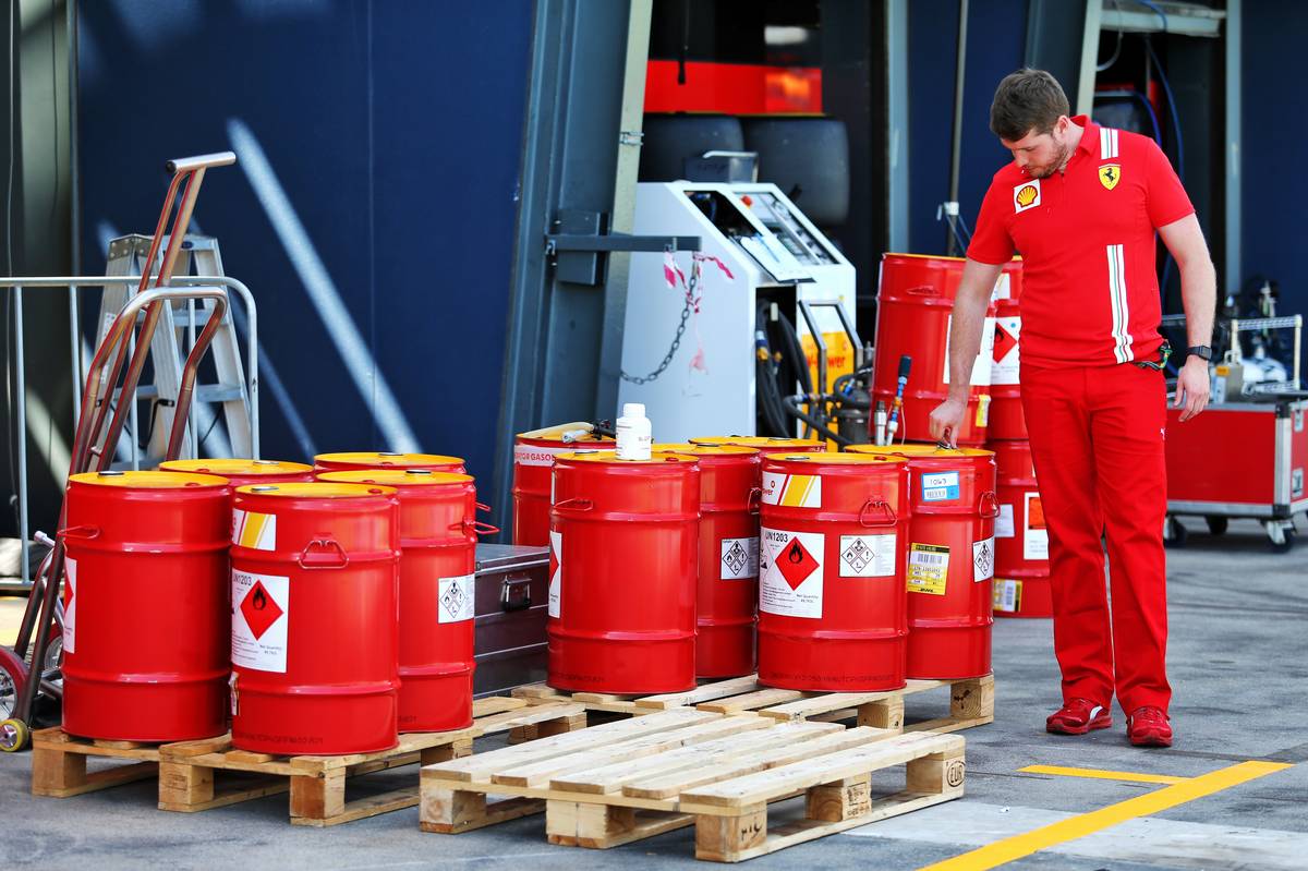 Pit atmosphere - Shell fuel for Ferrari. 11.03.2020. Formula 1 World Championship, Rd 1, Australian Grand Prix, Albert Park, Melbourne, Australia