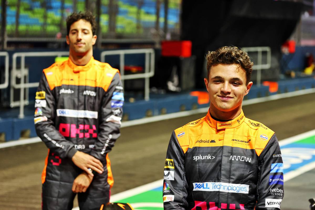 Lando Norris (GBR) McLaren and Daniel Ricciardo (AUS) McLaren. 29.09.2022. Formula 1 World Championship, Rd 17, Singapore Grand Prix, Marina Bay Street Circuit, Singapore, Preparation