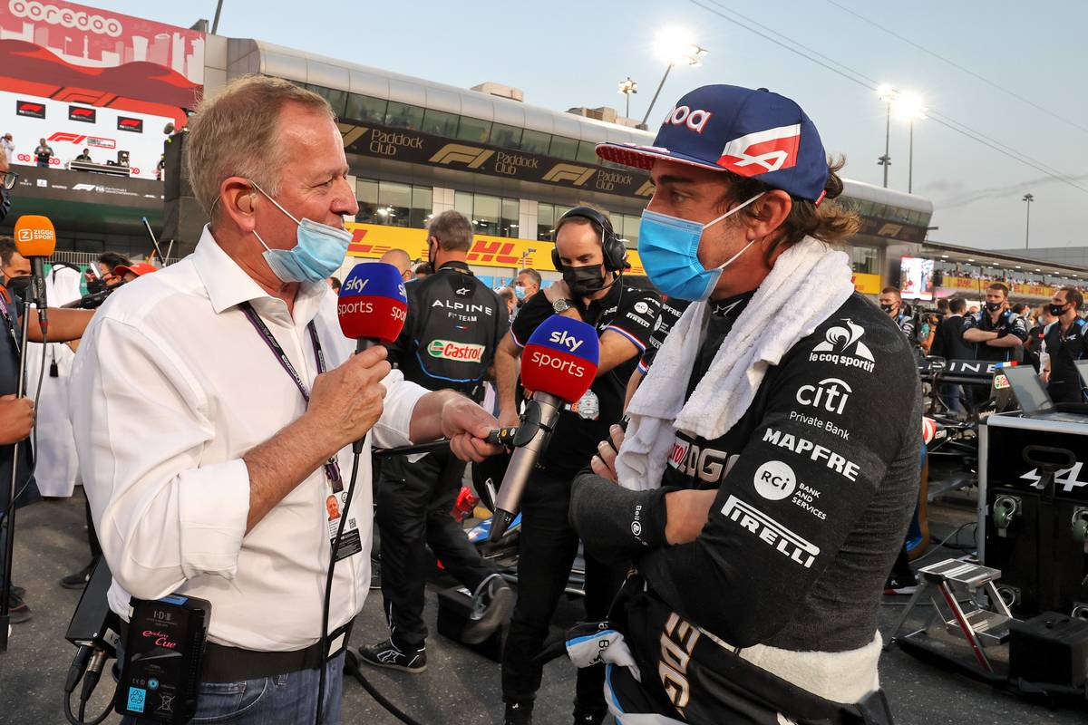 Martin Brundle (GBR) Sky Sports Commentator on the grid with Fernando Alonso (ESP) Alpine F1 Team. 21.11.2021. Formula 1 World Championship, Rd 20, Qatar Grand Prix, Doha, Qatar, Race