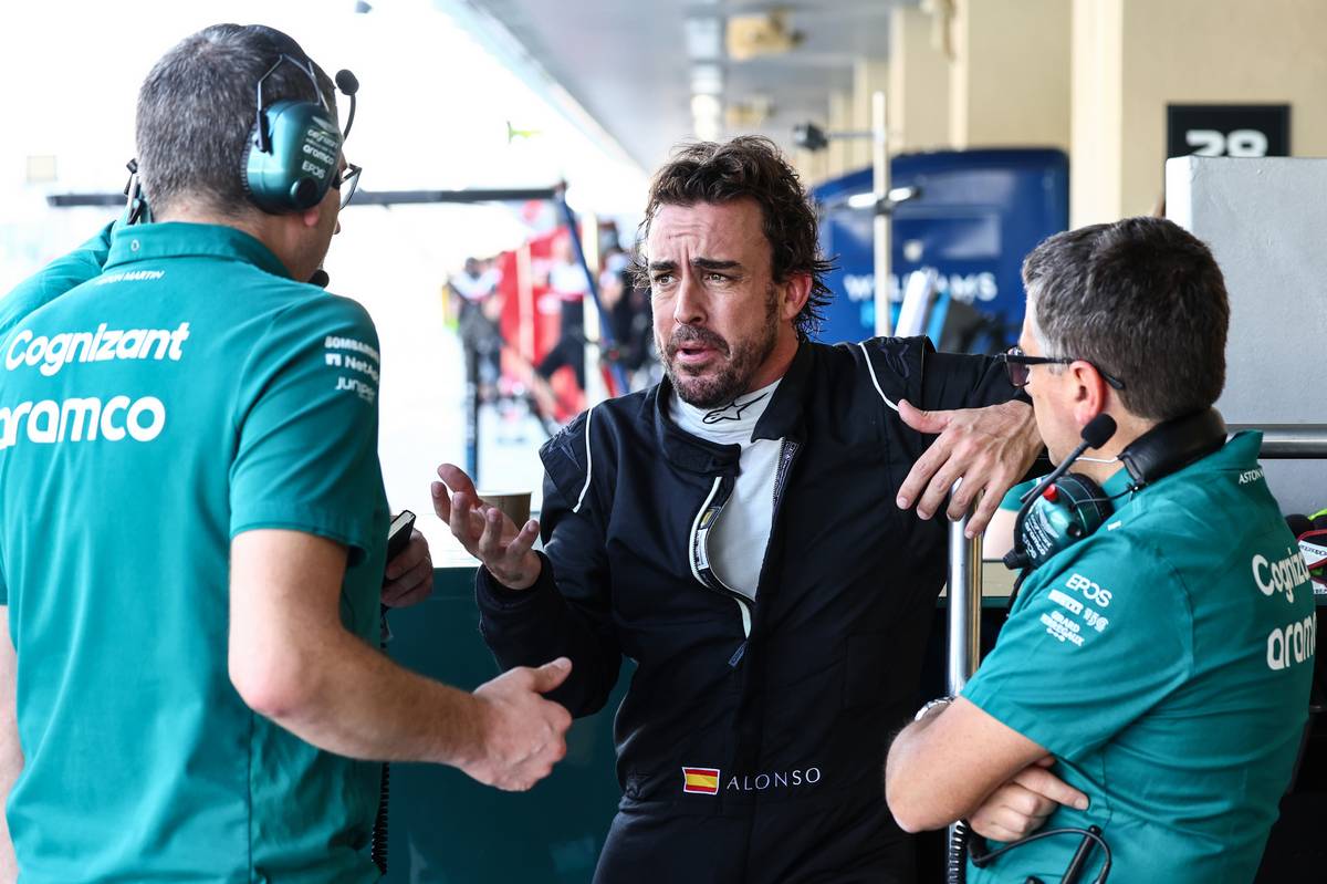 Fernando Alonso (ESP), Aston Martin Racing 22.11.2022. Formula 1 Testing, Yas Marina Circuit, Abu Dhabi, Tuesday