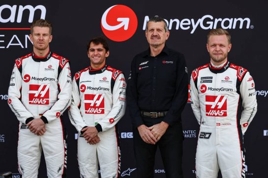 Nico Hulkenberg (GER), Haas F1 Team, Kevin Magnussen (DEN), Haas F1 Team, Pietro Fittipaldi (BRA), Haas F1 Team and Guenther Steiner (ITA), Haas F1 Team Prinicipal
23.02.2023. Formula 1 Testing, Sakhir, Bahrain, Day One.
- www.xpbimages.com, EMail: requests@xpbimages.com © Copyright: Charniaux / XPB Images
