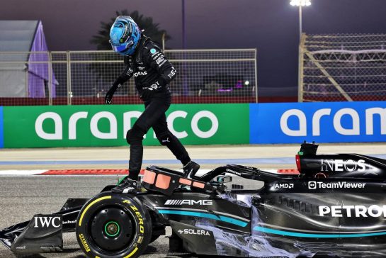 George Russell (GBR) Mercedes AMG F1 W14 stopped on the circuit.
24.02.2023. Formula 1 Testing, Sakhir, Bahrain, Day Two.
- www.xpbimages.com, EMail: requests@xpbimages.com &copy; Copyright: Bearne / XPB Images