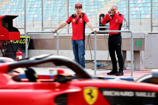 (L to R): Charles Leclerc (MON) Ferrari with David Sanchez (FRA) Ferrari Chief Engineer, Vehicle Concept.
25.02.2023. Formula 1 Testing, Sakhir, Bahrain, Day Three.
- www.xpbimages.com, EMail: requests@xpbimages.com © Copyright: Batchelor / XPB Images