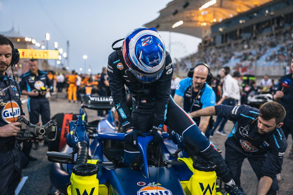 Logan Sargeant (USA) Williams Racing FW45 on the grid.
05.03.2023. Formula 1 World Championship, Rd 1, Bahrain Grand Prix, Sakhir, Bahrain, Race Day.
- www.xpbimages.com, EMail: requests@xpbimages.com &copy; Copyright: Bearne / XPB Images