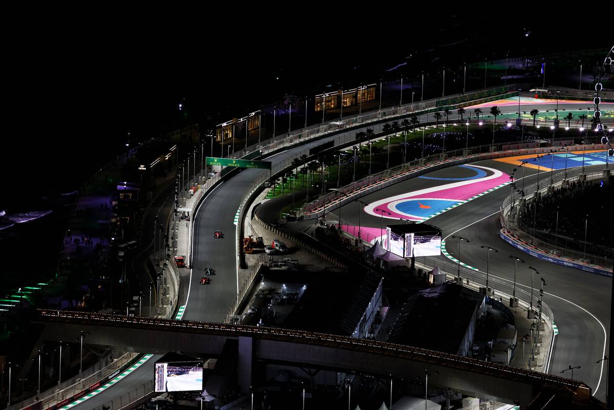 Perez on pole in Jeddah after Verstappen driveshaft failure