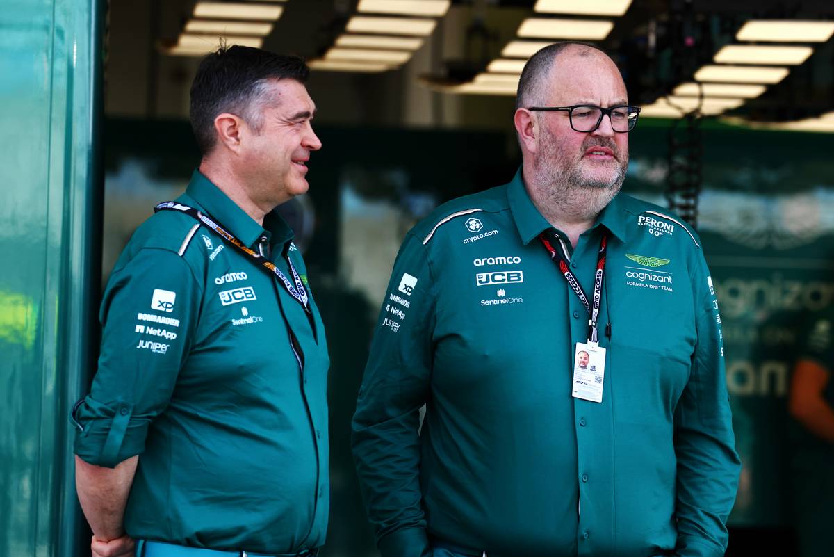 (L to R): Andy Stevenson (GBR) Aston Martin F1 Team Manager with Tom McCullough (GBR) Aston Martin F1 Team Performance Director.
23.02.2023. Formula 1 Testing, Sakhir, Bahrain, Day One.
- www.xpbimages.com, EMail: requests@xpbimages.com © Copyright: Moy / XPB Images