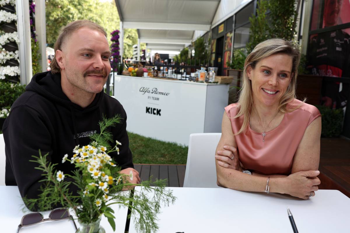 (L to R): Valtteri Bottas (FIN) Alfa Romeo F1 Team with girlfriend Tiffany Cromwell (AUS) Professional Cyclist. 31.03.2023. Formula 1 World Championship, Rd 3, Australian Grand Prix, Albert Park, Melbourne, Australia, Practice Day. - www.xpbimages.com, EMail: requests@xpbimages.com © Copyright: Bearne / XPB Images