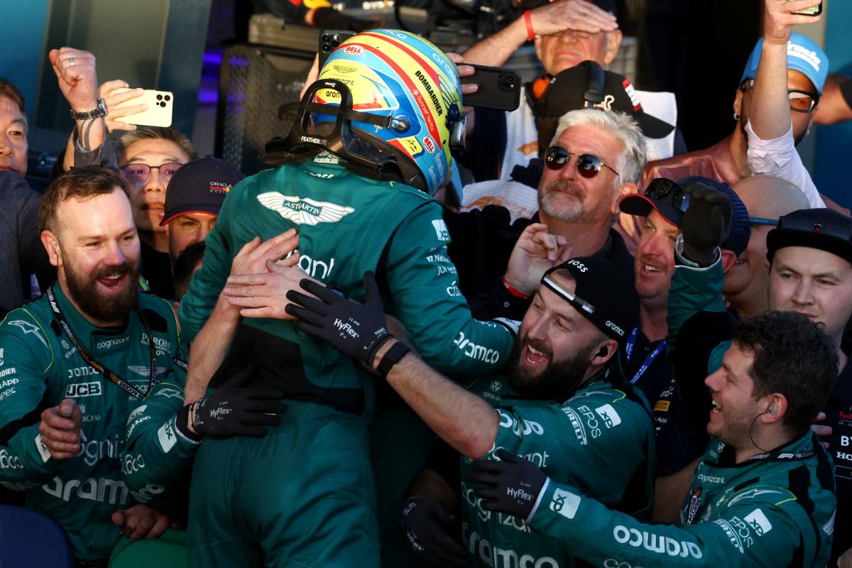 Fernando Alonso (ESP) Aston Martin F1 Team celebrates his third position with the team in parc ferme. 02.04.2023. Formula 1 World Championship, Rd 3, Australian Grand Prix, Albert Park, Melbourne, Australia, Race Day. - www.xpbimages.com, EMail: requests@xpbimages.com © Copyright: Moy / XPB Images