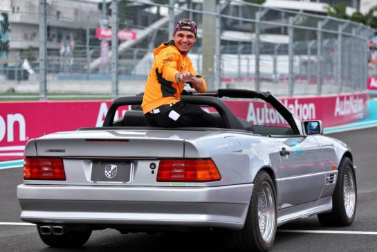 Lando Norris (GBR) McLaren on the drivers' parade.
07.05.2023. Formula 1 World Championship, Rd 5, Miami Grand Prix, Miami, Florida, USA, Race Day.
- www.xpbimages.com, EMail: requests@xpbimages.com &copy; Copyright: Moy / XPB Images
