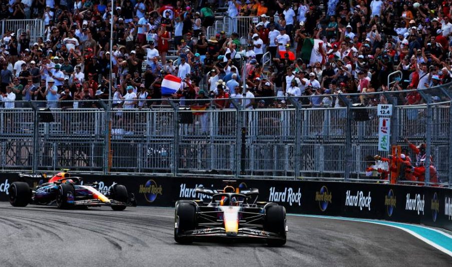 Horner predicts ‘quite a few racing years ahead’ for Verstappen