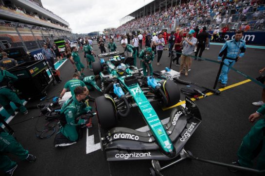Fernando Alonso (ESP) Aston Martin F1 Team AMR23 on the grid.
07.05.2023. Formula 1 World Championship, Rd 5, Miami Grand Prix, Miami, Florida, USA, Race Day.
- www.xpbimages.com, EMail: requests@xpbimages.com &copy; Copyright: Price / XPB Images