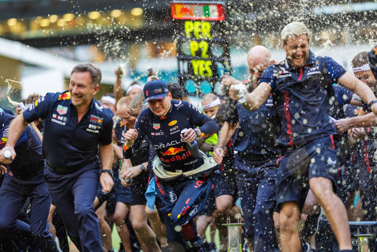 Max Verstappen (NLD) Red Bull Racing celebrates a 1-2 finish with the team. 07.05.2023. Formula 1 World Championship, Rd 5, Miami Grand Prix, Miami, Florida, USA, Race Day. - www.xpbimages.com, EMail: requests@xpbimages.com &copy; Copyright: Gilbert / XPB Images
