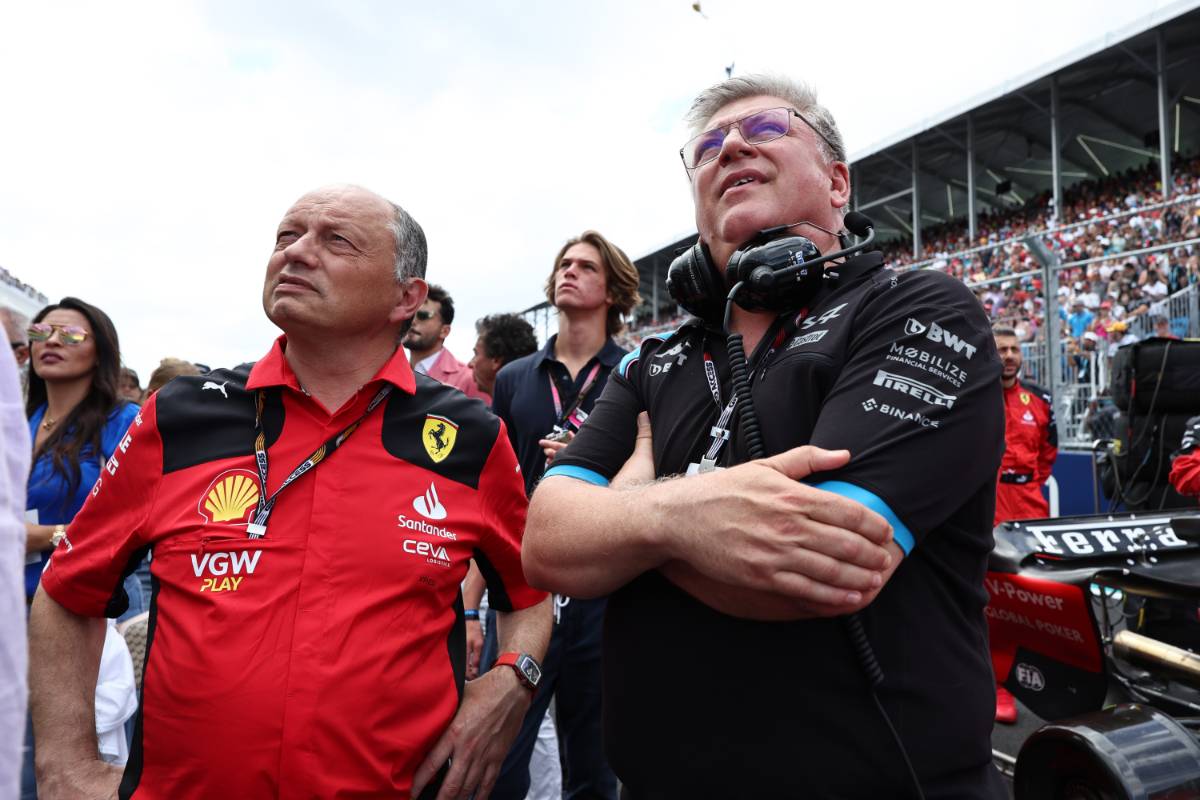 (L to R): Frederic Vasseur (FRA) Ferrari Team Principal with Otmar Szafnauer (USA) Alpine F1 Team, Team Principal on the grid. 07.05.2023. Formula 1 World Championship, Rd 5, Miami Grand Prix, Miami, Florida, USA, Race Day. - www.xpbimages.com, EMail: requests@xpbimages.com © Copyright: Moy / XPB Images