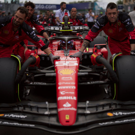 Sainz ‘cannot push at the moment’, constrained by tyre wear