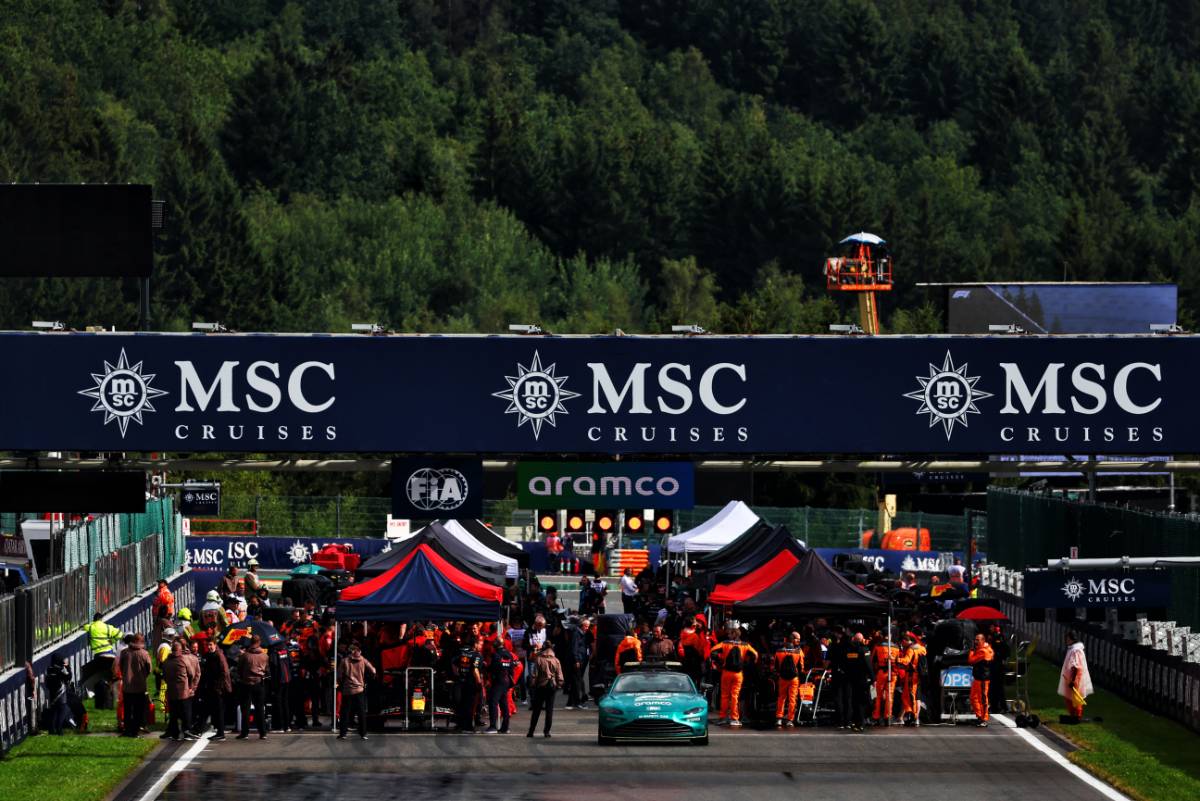 Verstappen wins wet Belgian sprint, Hamilton and Perez clash