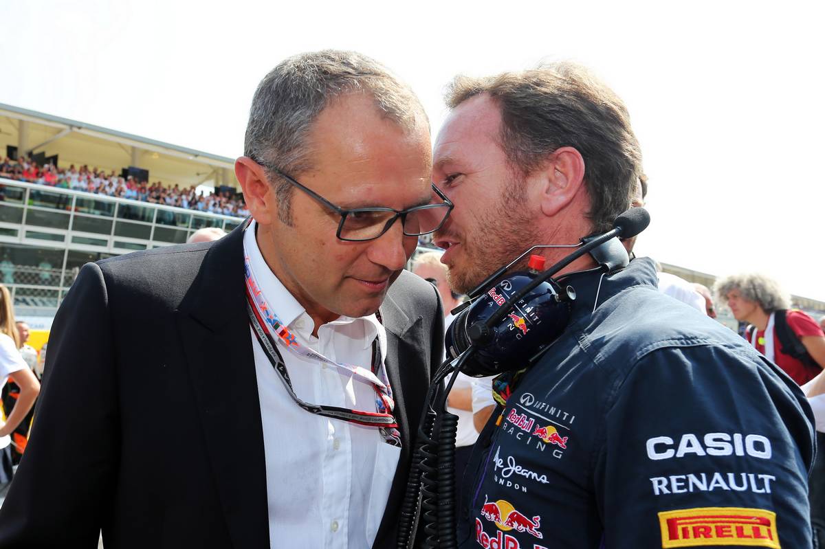 (L to R): Stefano Domenicali (ITA) with Christian Horner (GBR) Red Bull Racing Team Principal on the grid. 07.09.2014. Formula 1 World Championship, Rd 13, Italian Grand Prix, Monza, Italy, Race Day. - www.xpbimages.com, EMail: requests@xpbimages.com - copy of publication required for printed pictures. Every used picture is fee-liable. © Copyright: Moy / XPB Images