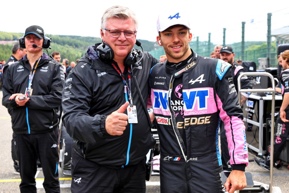 (L to R): Otmar Szafnauer (USA) Alpine F1 Team, Team Principal with Pierre Gasly (FRA) Alpine F1 Team on the grid.
30.07.2023. Formula 1 World Championship, Rd 13, Belgian Grand Prix, Spa Francorchamps, Belgium, Race Day.
- www.xpbimages.com, EMail: requests@xpbimages.com &copy; Copyright: Batchelor / XPB Images