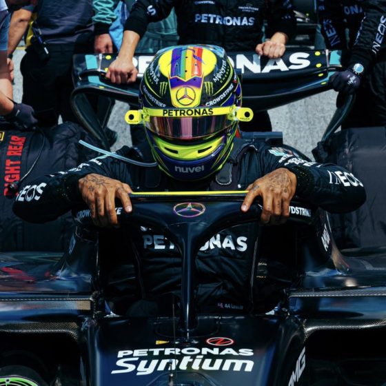 Coulthard offers theory on Hamilton contract delay