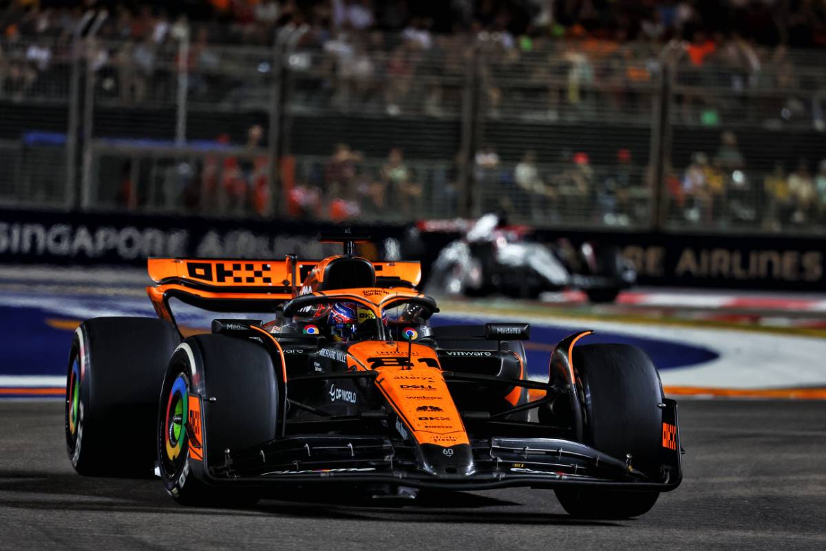McLaren extends Piastri contract until the end of 2026