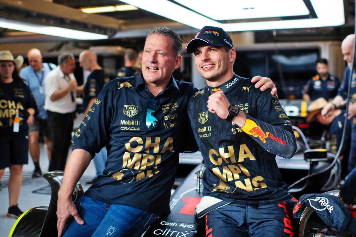 (L to R): Jos Verstappen (NLD) and his son Max Verstappen (NLD) Red Bull Racing celebrate winning the Constructors' World Championship.
23.10.2022. Formula 1 World Championship, Rd 19, United States Grand Prix, Austin, Texas, USA, Race Day.
- www.xpbimages.com, EMail: requests@xpbimages.com © Copyright: Price / XPB Images