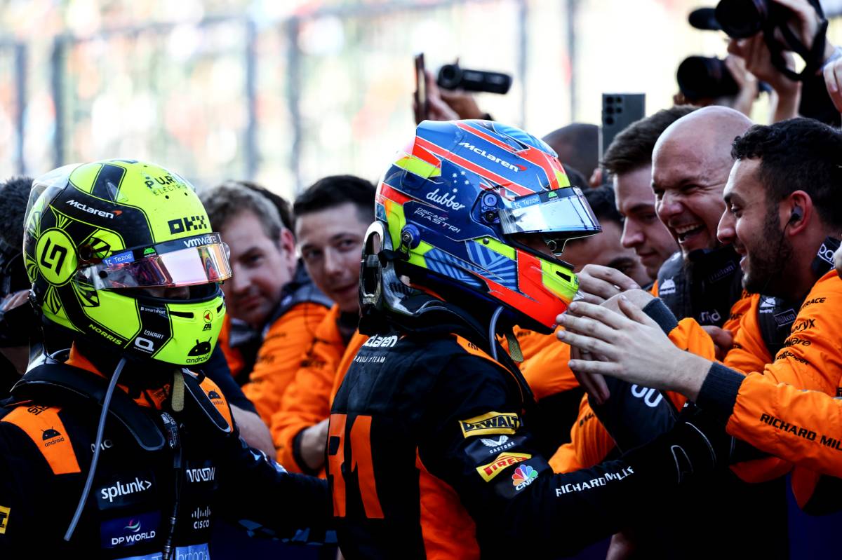 Lando Norris (GBR), McLaren F1 Team and Oscar Piastri (AUS), McLaren 24.09.2023. Formula 1 World Championship, Rd 17, Japanese Grand Prix, Suzuka, Japan, Race Day. - www.xpbimages.com, EMail: requests@xpbimages.com &copy; Copyright: Charniaux / XPB Images