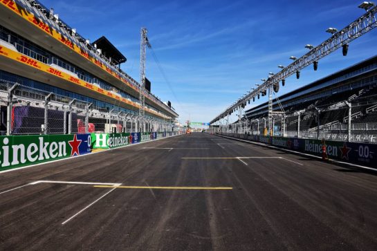 Circuit atmosphere - start / finish straight.
14.11.2023. Formula 1 World Championship, Rd 22, Las Vegas Grand Prix, Las Vegas, Nevada, USA, Preparation Day.
- www.xpbimages.com, EMail: requests@xpbimages.com © Copyright: Batchelor / XPB Images