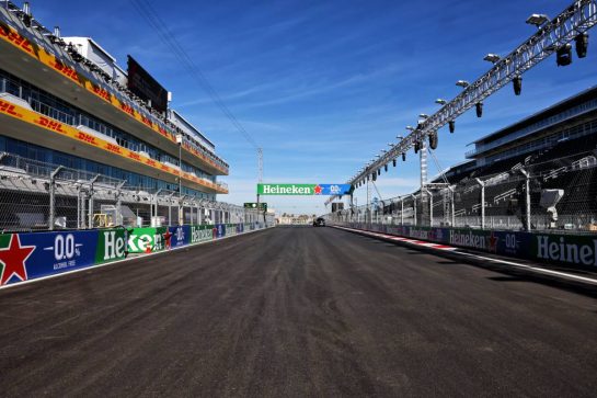 Circuit atmosphere - start / finish straight.
14.11.2023. Formula 1 World Championship, Rd 22, Las Vegas Grand Prix, Las Vegas, Nevada, USA, Preparation Day.
- www.xpbimages.com, EMail: requests@xpbimages.com © Copyright: Batchelor / XPB Images