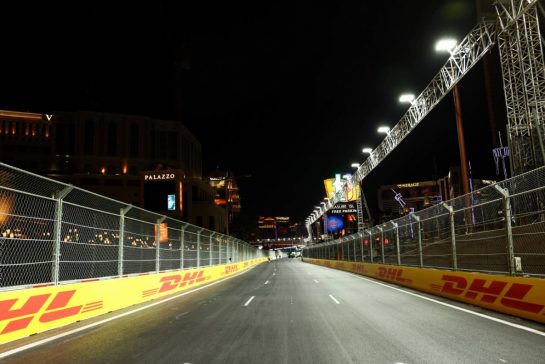 Circuit atmosphere - track at night.
14.11.2023. Formula 1 World Championship, Rd 22, Las Vegas Grand Prix, Las Vegas, Nevada, USA, Preparation Day.
- www.xpbimages.com, EMail: requests@xpbimages.com © Copyright: Batchelor / XPB Images