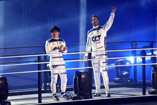 (L to R): Yuki Tsunoda (JPN) AlphaTauri and Daniel Ricciardo (AUS) AlphaTauri - Opening Ceremony.
15.11.2023. Formula 1 World Championship, Rd 22, Las Vegas Grand Prix, Las Vegas, Nevada, USA, Preparation Day.
- www.xpbimages.com, EMail: requests@xpbimages.com © Copyright: Batchelor / XPB Images
